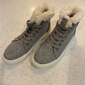 Women's Size 8 Gray High-Top Sneakers with Faux Fur Lining